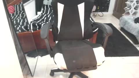 stephaniechim online show from January 11, 2025, 5:52 am