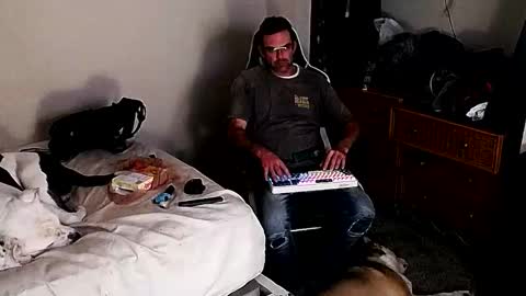 dbfroge online show from November 25, 2025, 8:58 am