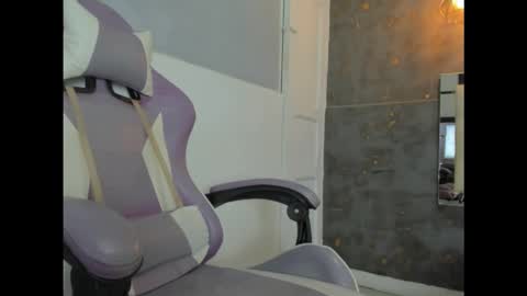 de_lirio online show from December 19, 2025, 1:18 pm