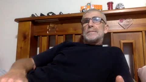 deanofflove2210 online show from January 4, 2025, 1:10 pm