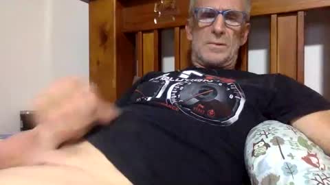 deanofflove2210 online show from February 1, 2025, 10:05 am