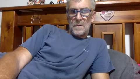 deanofflove2210 online show from February 8, 2025, 10:18 am
