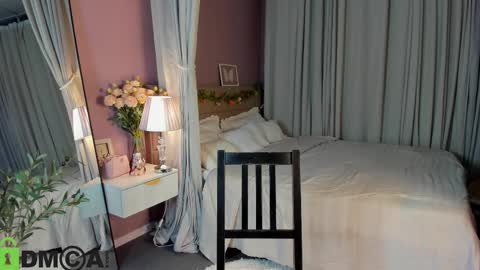 Snapshot of dearly_emily chatting on February 13, 2026, 5:20 pm Emily GMT2 Mon 10 AM - 4 PM Wed 10 AM - 4 PM Thu 10 AM - 4 PM Fri 10 AM - 4 PM Sat 10 AM - 4 PM online show from February 13, 2026, 5:20 pm