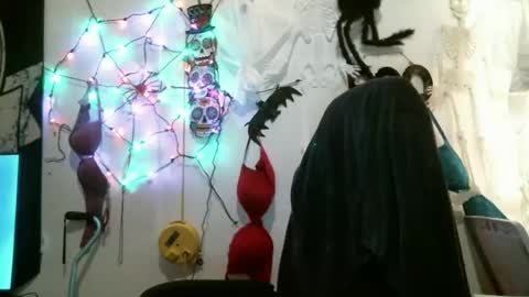 DEBBIE online show from October 8, 2025, 10:24 am