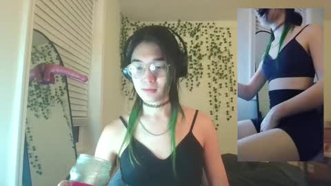 deciduousdoll online show from September 11, 2025, 6:13 am