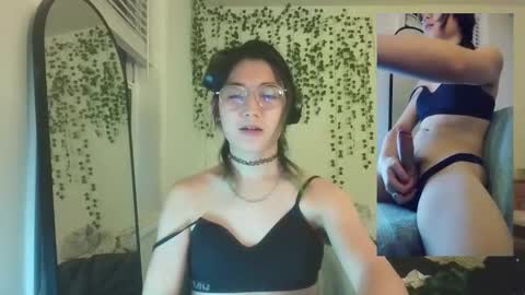 deciduousdoll online show from October 27, 2025, 5:11 am