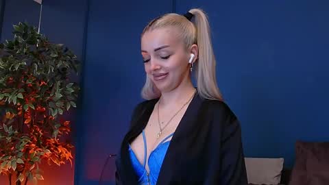 DeeaVIP online show from April 17, 2026, 5:10 am