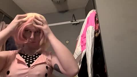 deedeequeen420 online show from February 28, 2025, 9:25 am