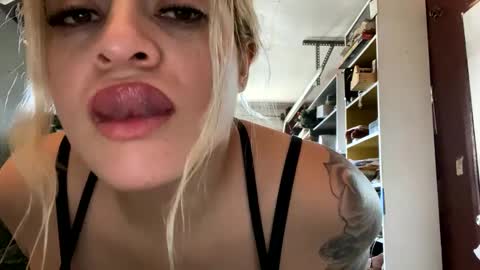 Camila Palacios online show from February 3, 2025, 5:03 pm