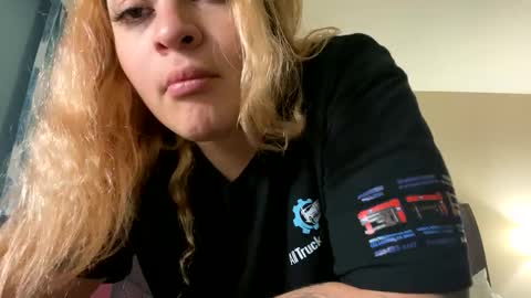 Camila Palacios online show from March 10, 2025, 6:27 am