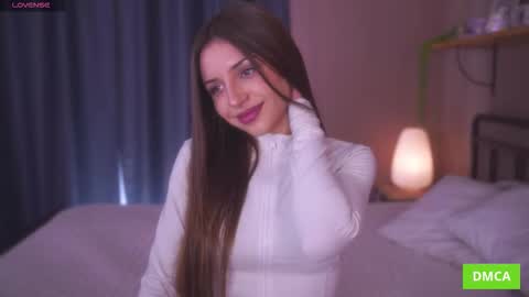 Eva online show from November 19, 2025, 8:25 am