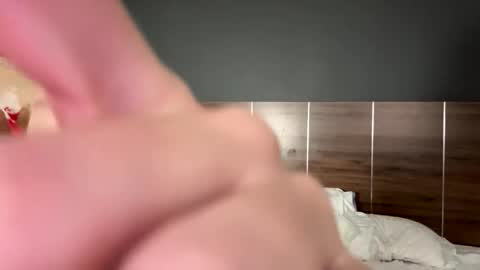 deepthroatqueen33 online show from January 15, 2026, 1:26 pm