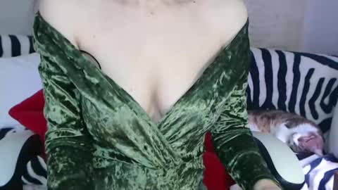 KamiDevi online show from January 1, 2025, 12:33 pm