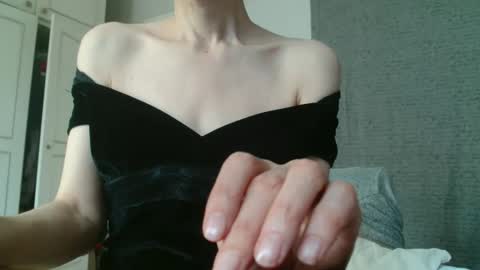 KamiDevi online show from October 4, 2025, 2:15 pm