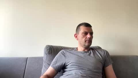 Defloy online show from November 16, 2025, 9:15 am