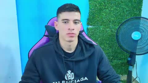 Snapshot of deiby_baby chatting on February 14, 2025, 9:43 pm DEIBY online show from February 14, 2025, 9:43 pm