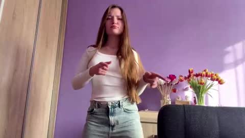 Mila online show from March 11, 2026, 7:25 am