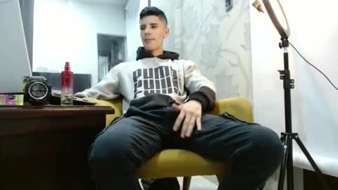 Snapshot of delglo chatting on October 4, 2025, 5:05 am delglo online show from October 4, 2025, 5:05 am