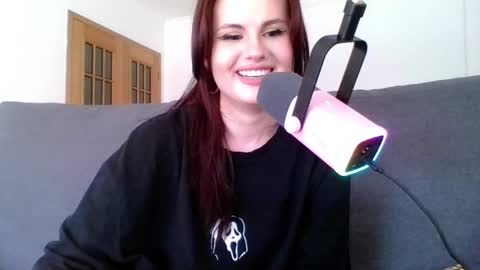 dellacrush_ online show from February 28, 2025, 2:09 pm