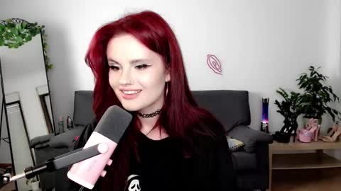 dellacrush_ online show from September 10, 2025, 5:46 pm