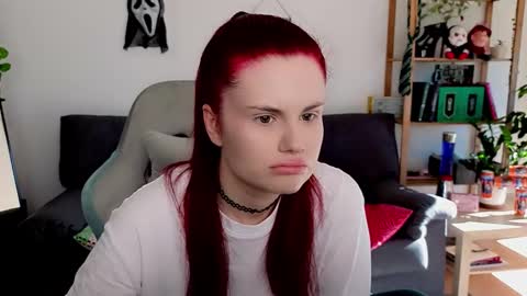 dellacrush_ online show from November 18, 2025, 10:41 am