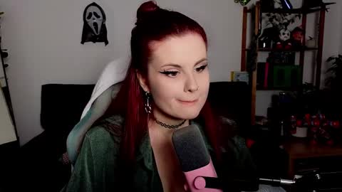 dellacrush_ online show from November 23, 2025, 5:57 pm