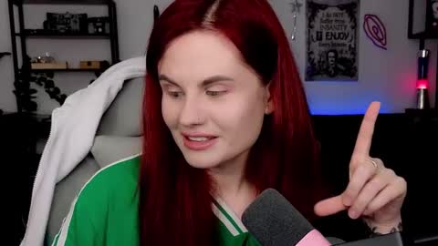 dellacrush_ online show from March 25, 2026, 7:09 pm