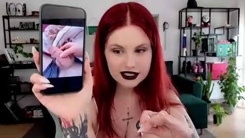 dellacrush_ online show from July 25, 2026, 1:52 pm