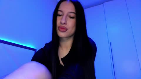 delly_love online show from April 1, 2026, 7:22 pm