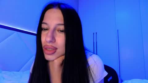 delly_love online show from May 27, 2026, 7:33 pm