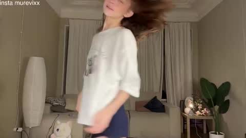 Delora online show from November 8, 2025, 2:17 pm