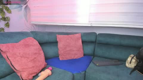   online show from April 25, 2026, 2:25 pm