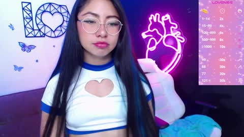 Snapshot of demyanderson_ chatting on February 3, 2025, 10:43 pm Demy online show from February 3, 2025, 10:43 pm