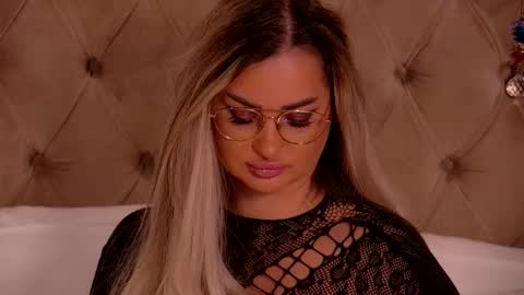 Ela online show from February 3, 2026, 9:53 pm