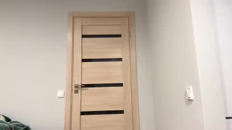 Denni online show from September 17, 2025, 4:52 pm