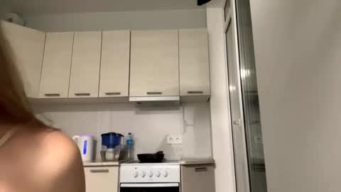 Denni online show from September 23, 2025, 4:54 pm