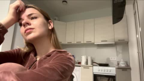 Denni online show from November 4, 2025, 3:44 pm