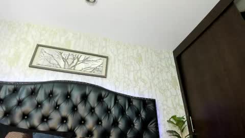 denzelrios online show from April 14, 2026, 3:23 am