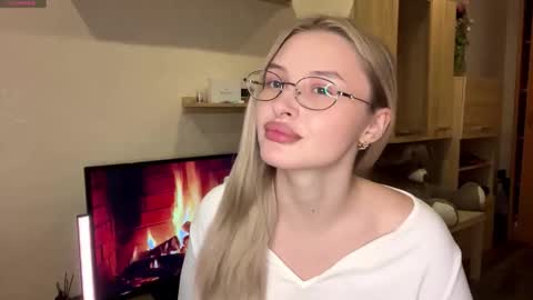 Vi  Victoria online show from November 9, 2025, 1:09 pm