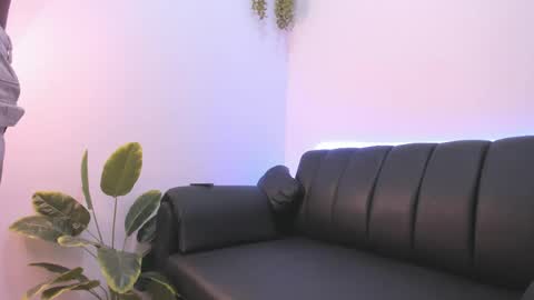 dereck_g online show from April 10, 2026, 8:24 pm