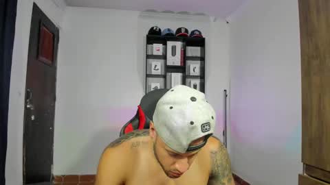 Snapshot of dereckgreen chatting on January 15, 2025, 10:02 pm dereckgreen online show from January 15, 2025, 10:02 pm