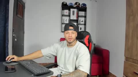 Snapshot of dereckgreen chatting on February 7, 2025, 4:06 am dereckgreen online show from February 7, 2025, 4:06 am