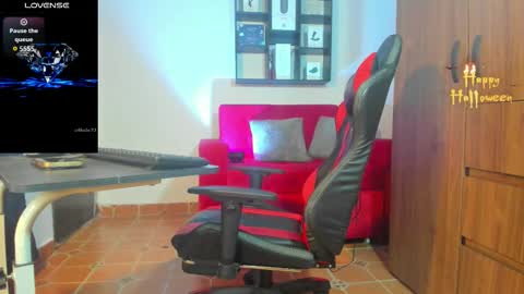 Snapshot of dereckgreen chatting on October 11, 2025, 8:40 pm dereckgreen online show from October 11, 2025, 8:40 pm