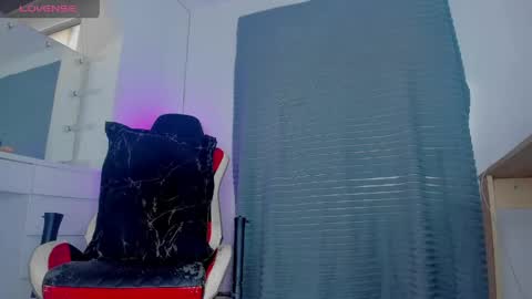 dereckhardd online show from April 15, 2026, 2:24 pm