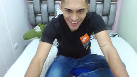 Snapshot of derek_storm_ chatting on October 25, 2025, 10:34 am D E R E K online show from October 25, 2025, 10:34 am