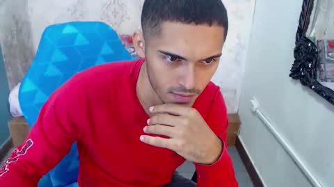 Snapshot of derek_storm_ chatting on October 30, 2025, 10:49 am D E R E K online show from October 30, 2025, 10:49 am