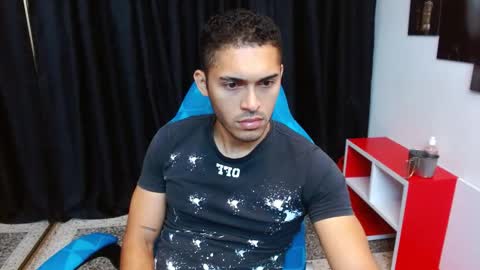 Snapshot of derek_storm_ chatting on December 22, 2025, 12:35 pm D E R E K online show from December 22, 2025, 12:35 pm