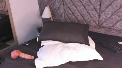 derek_voss online show from May 14, 2026, 2:35 pm