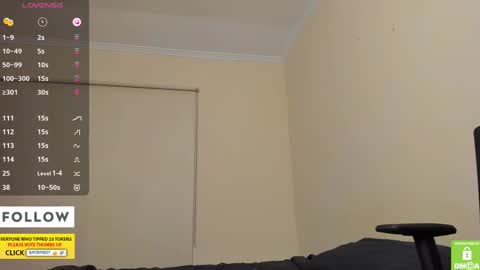 Snapshot of derekcb chatting on October 15, 2025, 12:55 am Derekcb online show from October 15, 2025, 12:55 am