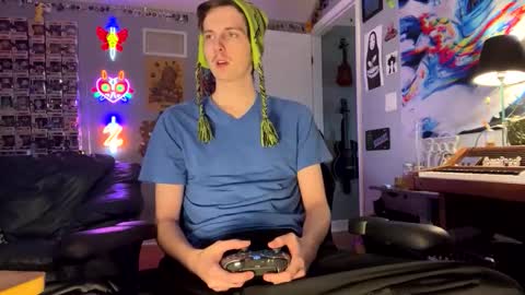 derekdings online show from December 17, 2025, 2:34 pm